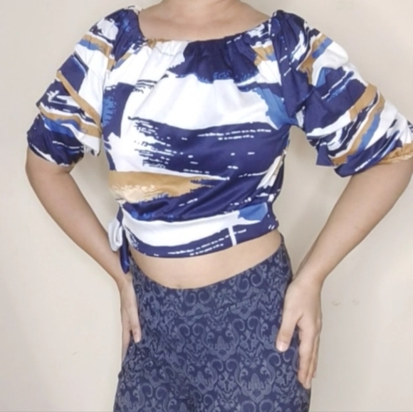 Baloon sleeve Ruffle crop top (fixed price ) - Picture 3 of 7